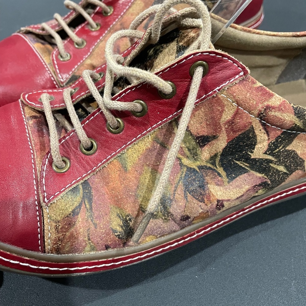 L'Artiste Spring Step Women's Red Floral Lace Up Casual Shoes - Picture 8 of 13